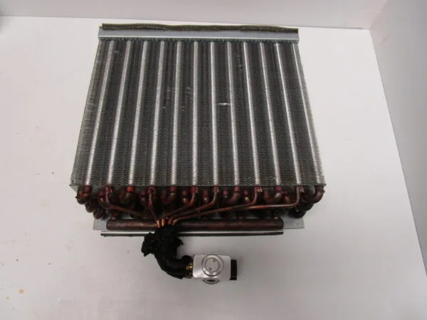 Evaporator Coil With Expansion Valve. 041-00193, 07012571 - Image 2