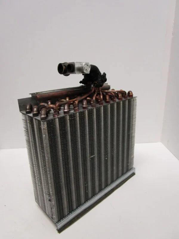 Evaporator Coil With Expansion Valve. 041-00193, 07012571