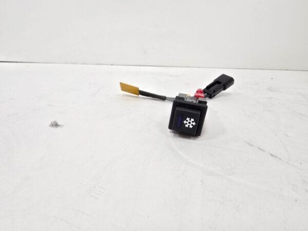 Push Button A/C Switch (Evans) HV038583